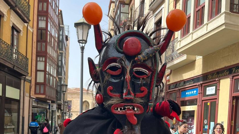 O ritual exige esforço físico, anonimato e devoção. Foto: Maschocalheiro – Associação de Bemposta