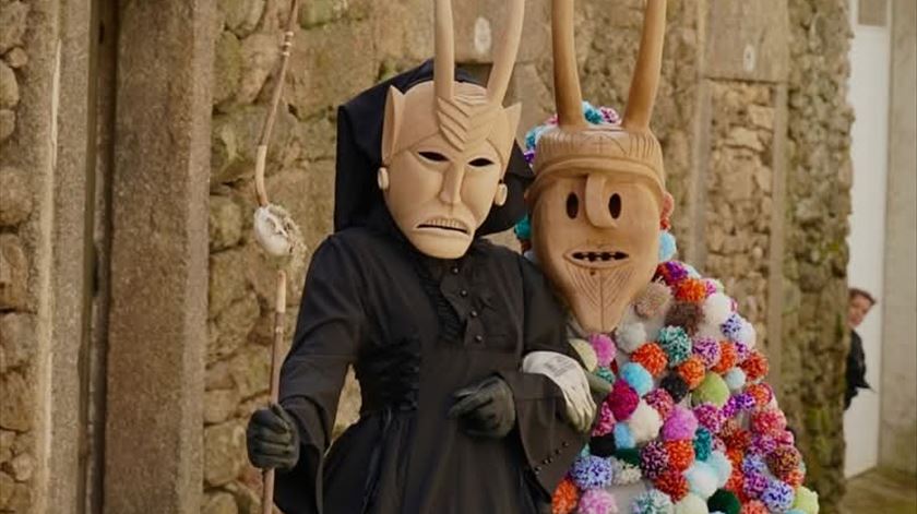 O ritual exige esforço físico, anonimato e devoção. Foto: Maschocalheiro – Associação de Bemposta
