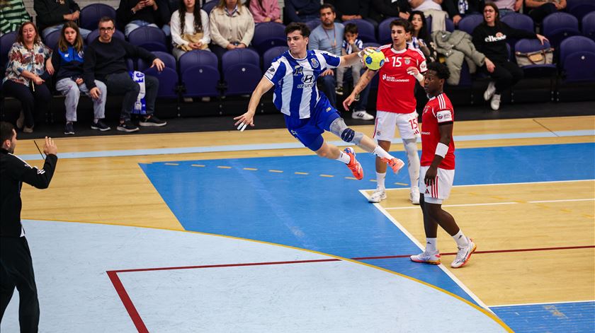 Andebol. FC Porto vence Benfica por 10