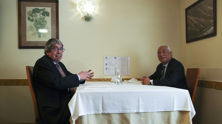 Ferro Rodrigues almoça com António Costa na reabertura dos restaurantes: Foto: Manuel de Almeida/Lusa