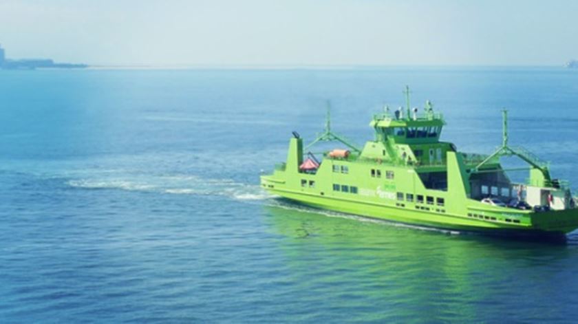 ​Ferry que encalhou no rio Sado já regressou ao porto de origem