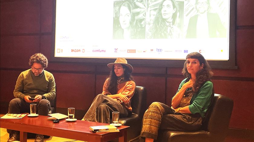 O mundo vive uma "crise de imaginação", mas "a literatura está aí para criar mais 'problemas'"