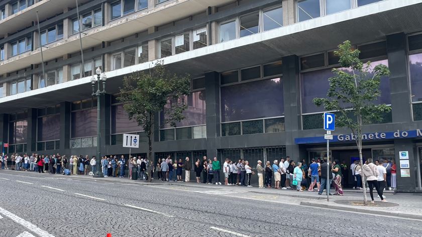 “Mal gerido". Filas fazem dos transportes gratuitos uma viagem atribulada no Porto