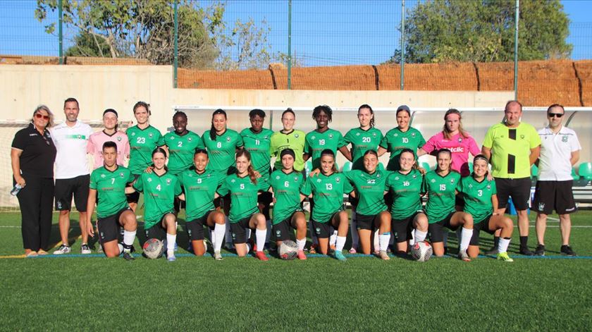 Treinador suspenso por um ano por assédio sexual e discriminação a jogadoras do Guia