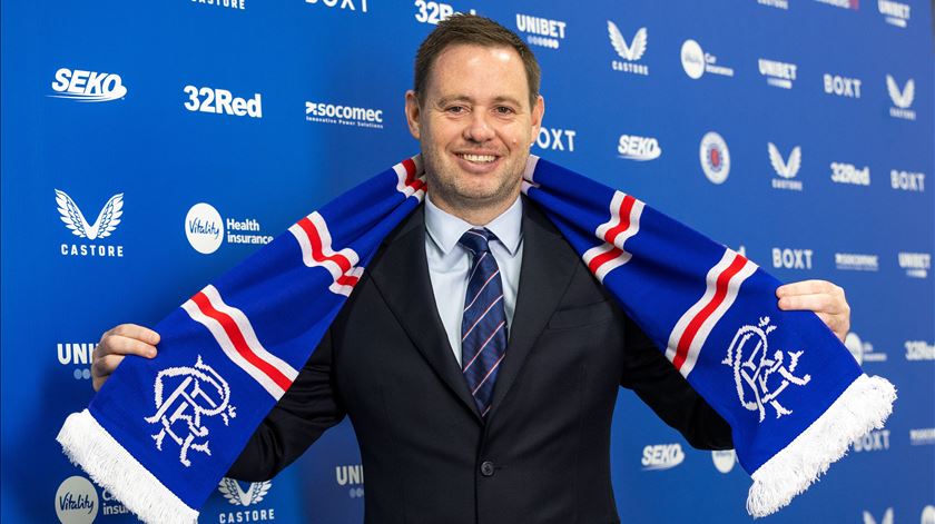 Antigo adjunto de Gerrard é o novo treinador do Rangers