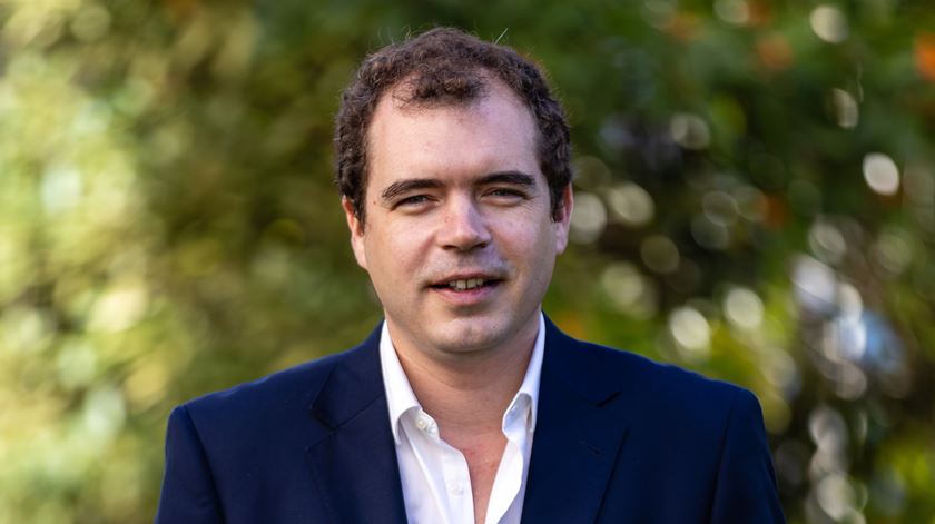 Depois dos prémios Saramago e Agustina, Francisco Mota Saraiva sonha "dedicar-se por inteiro à escrita" Depois dos prémios Saramago e Agustina, Francisco Mota Saraiva sonha "dedicar-se por inteiro à escrita"