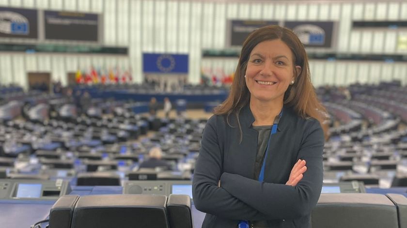 Seguro vai à REPER buscar assessora diplomática. Manuela Teixeira Pinto é o primeiro nome da futura Casa Civil