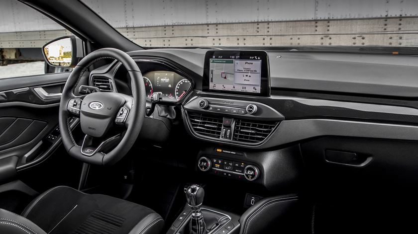 FORD_2019_FOCUS_ST_Performance_Blue_34