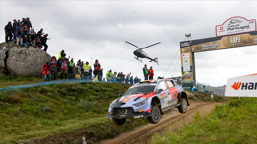 Thierry Neuville vence Rali de Portugal depois de furo de Ogier Thierry Neuville vence Rali de Portugal depois de furo de Ogier