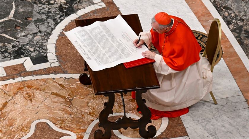 Saiba o que diz a escritura notarial colocada dentro da urna do Papa Francisco