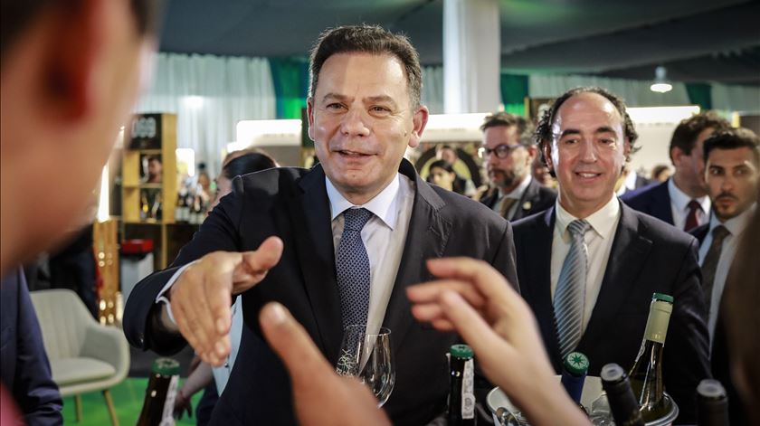 PSD “imperturbável a ruídos menores”, diz Montenegro
