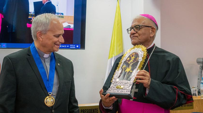 Fotografia do cardeal Prevost, agora Papa Leão XIV. Foto: Facebook da Diocese de Chiclayo