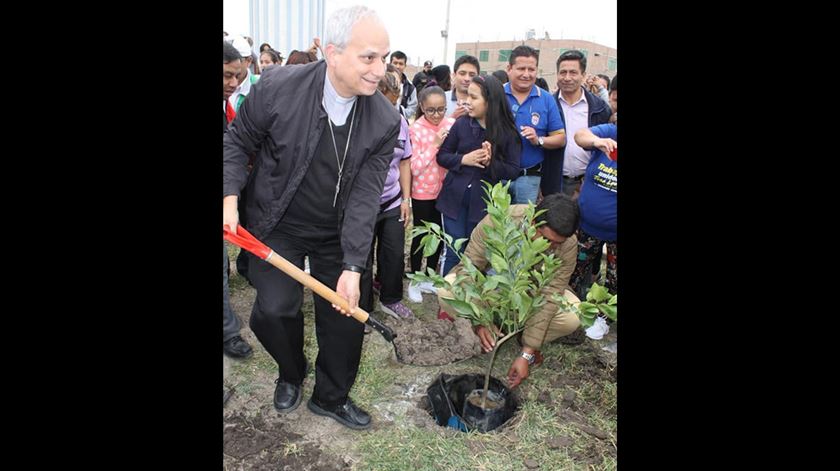 Fotografia do cardeal Prevost, agora Papa Leão XIV. Foto: Facebook da Diocese de Chiclayo