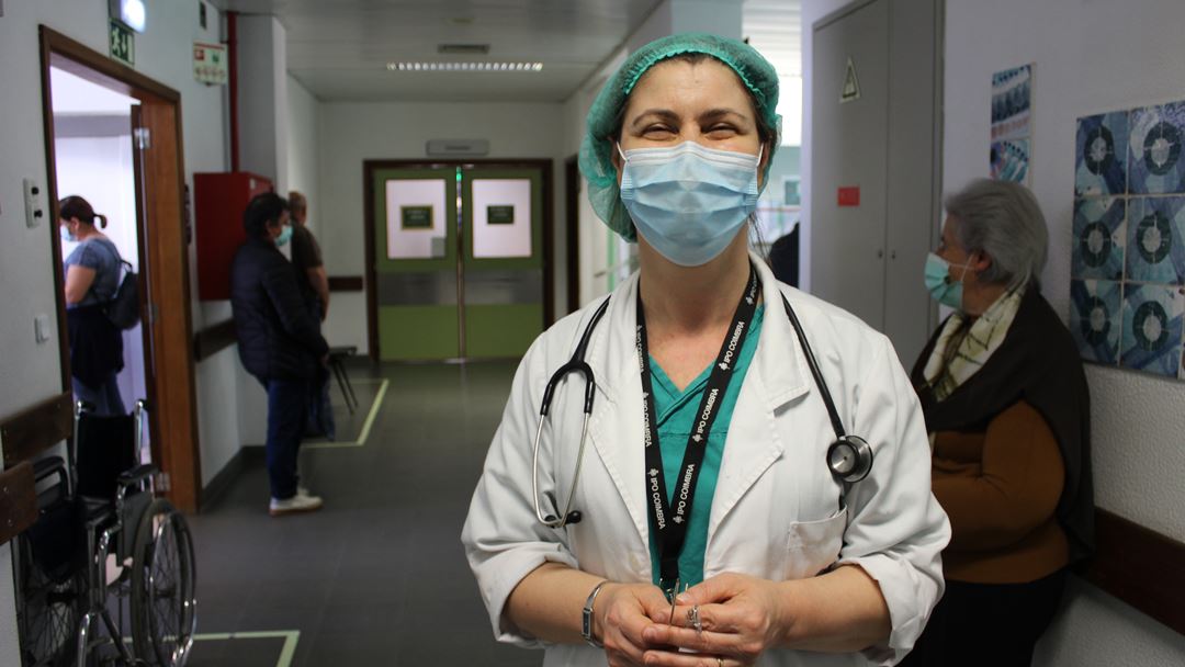 Oncologista de formação, Gabriela Sousa trabalha há 25 anos no IPO de Coimbra, a que chama "casa". Foto: Liliana Carona/RR