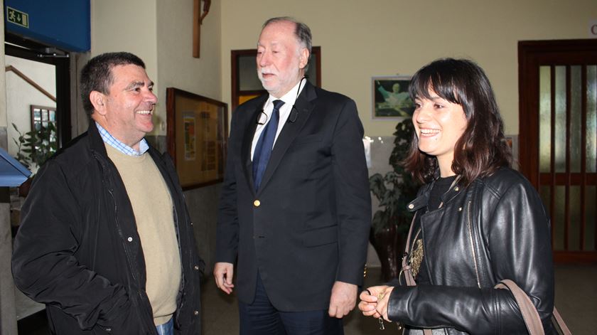 Membros da Helpo e o padre Jacob à esquerda. Foto: DR