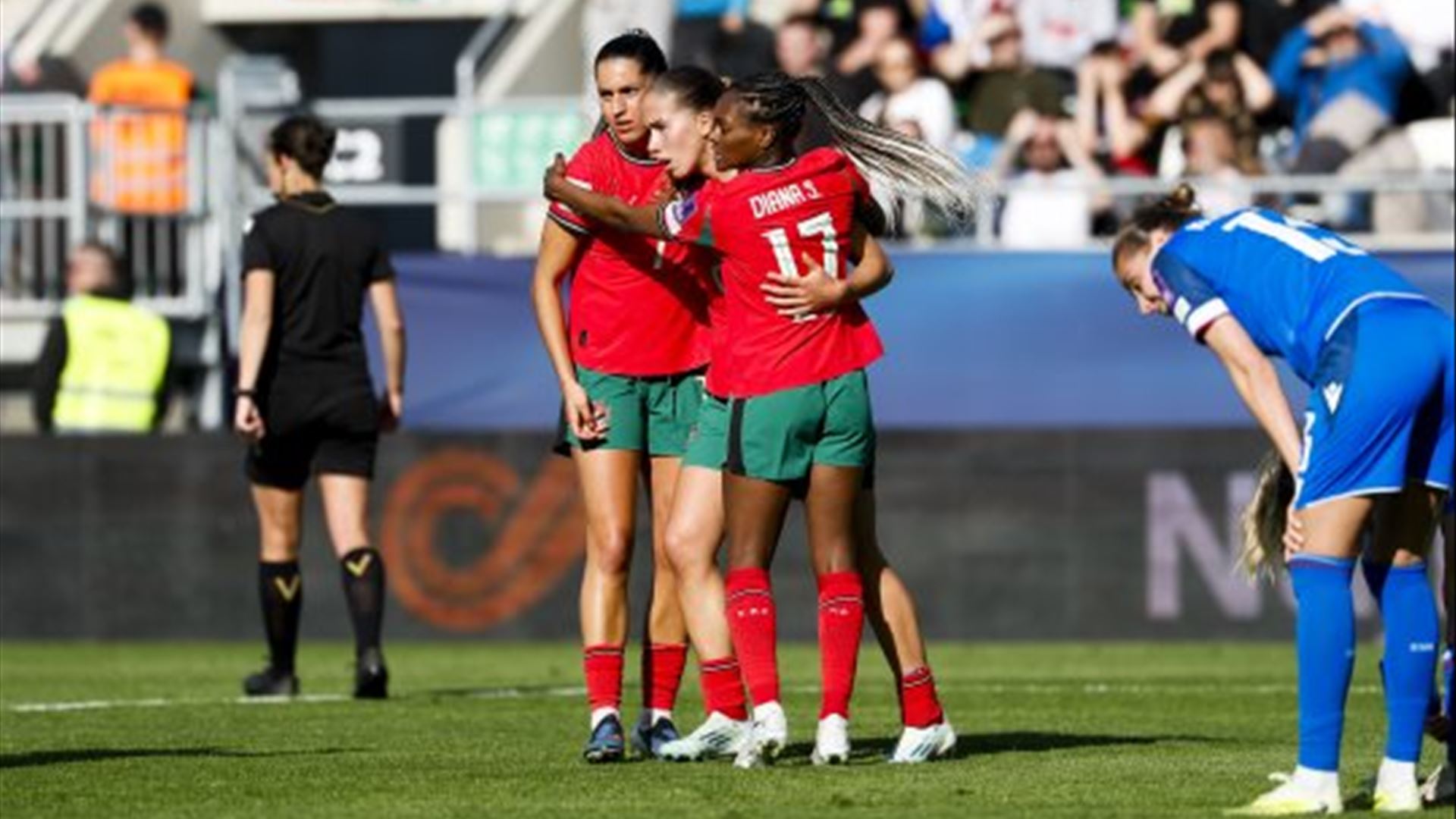 Portugal derrota Eslováquia e continua invicta
