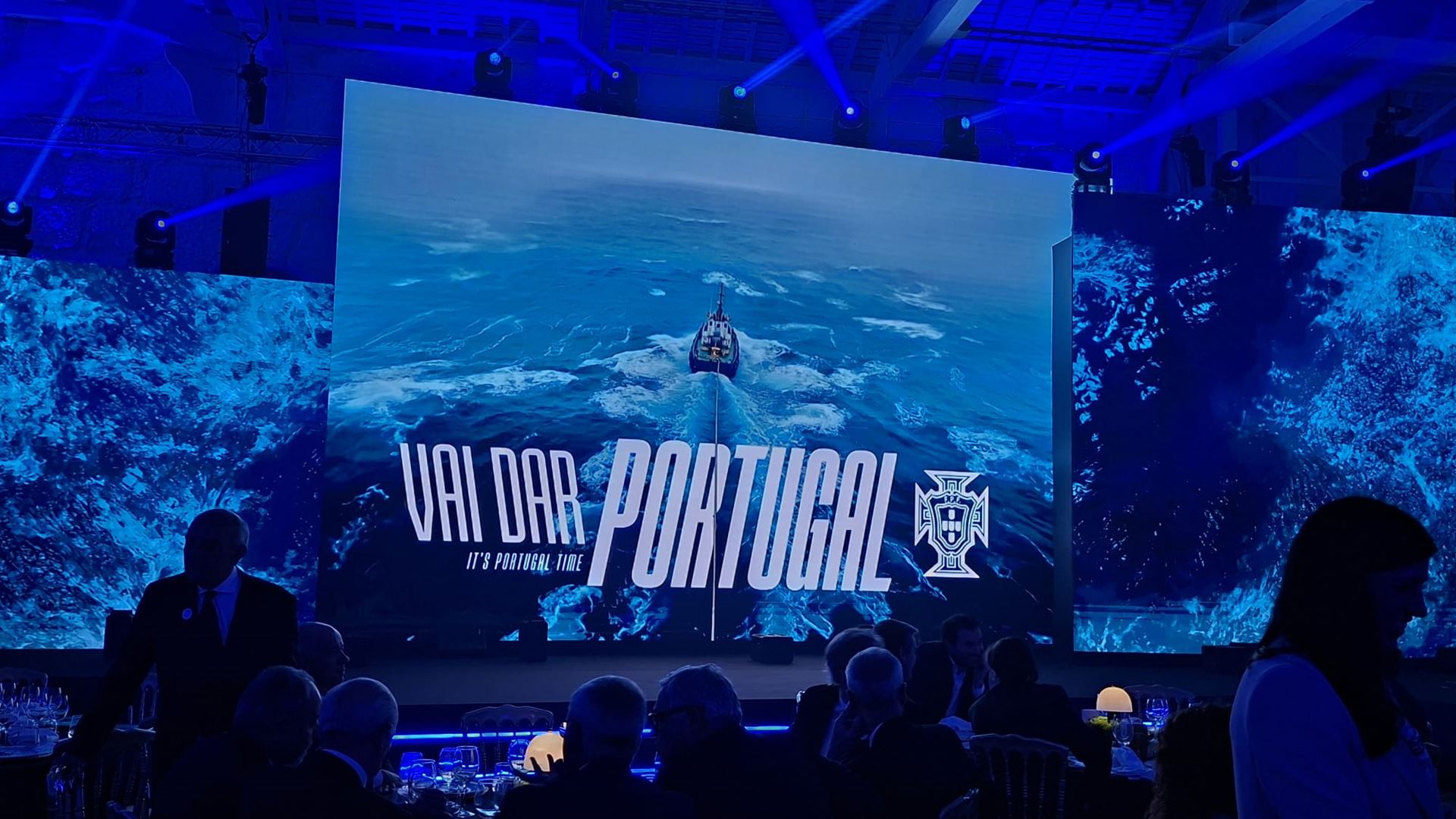 Varandas e Rui Costa faltam a jantar dos 112 anos da FPF