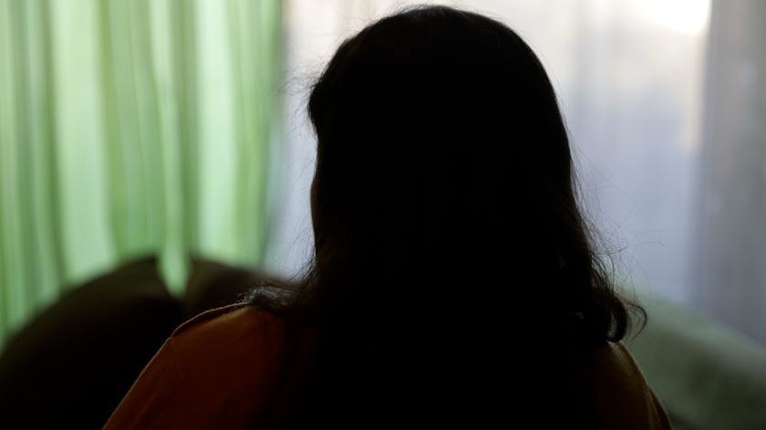 Estudante chinês condenado a prisão perpétua por violar 10 mulheres
