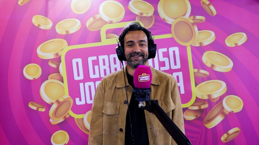 Nós tentámos e voltámos a tentar... mas ninguém atendeu