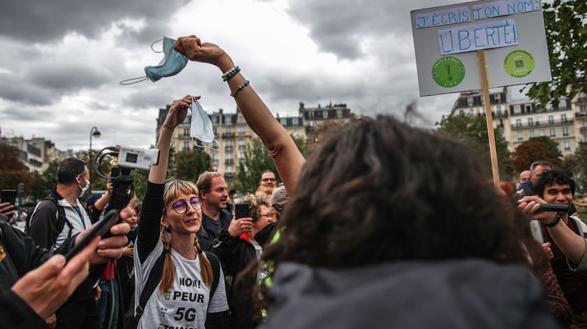 Protestos em Paris contra restrições. Foto: Mohammed Badra/EPA