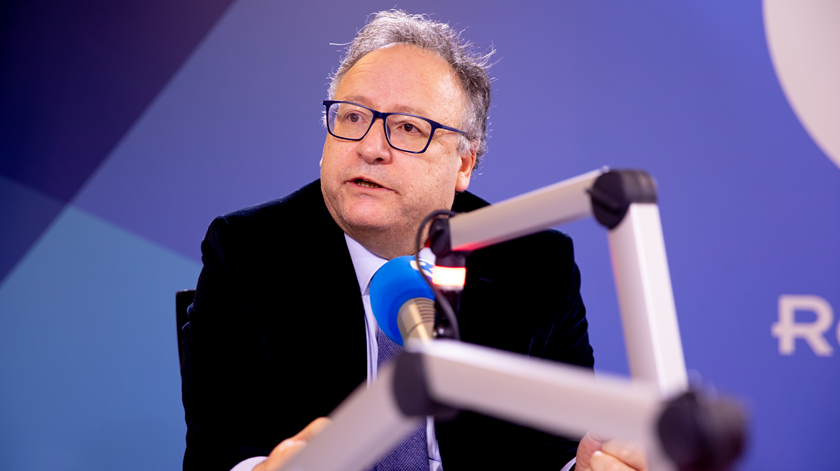 Derrota do PS nas autárquicas "não pode ser assacada" a Carneiro, defende Assis