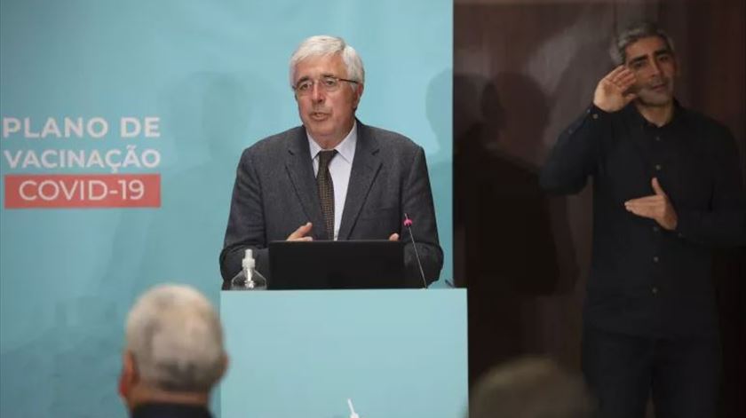 Demitiu-se o coordenador do plano de vacinação contra a Covid-19