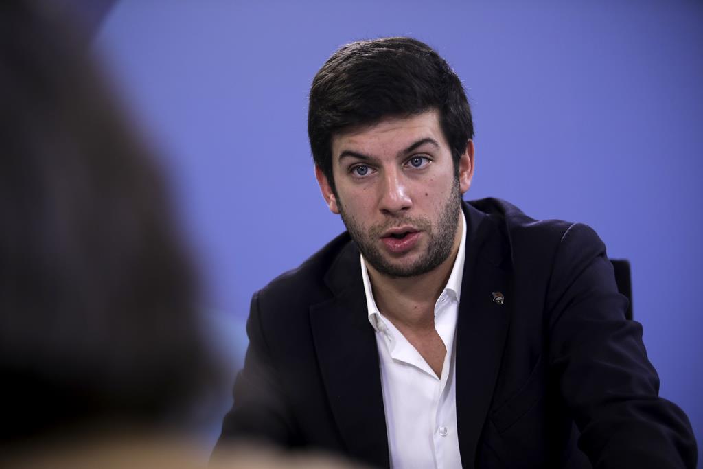 CDS tem de ser "a primavera que a direita tem de atravessar para renascer"