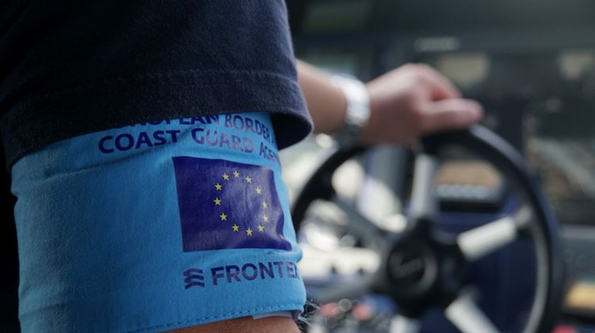 A Frontex é acusada de ter ajudado a encobrir violações de direitos humanos, na entrada de imigrantes na Europa, um crime punido pela lei internacional. Foto: Frontex