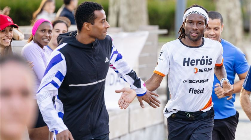 Correr 10 horas para recolher bens alimentares. Hélio Fumo ainda acredita em "pequenas utopias"