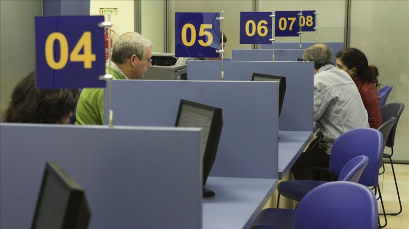 Funcionários públicos "não estão bem distribuídos" em Portugal