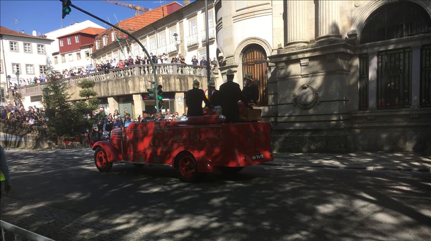 Funeral de Almeida Henriques. Multidão e palmas no adeus ao presidente da Câmara de Viseu