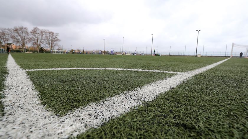 futebol relvado sintético Foto: EPA