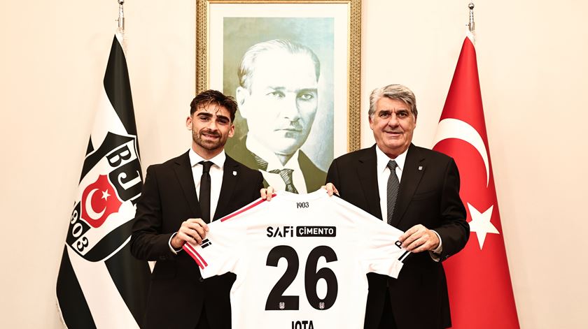 Falhada a transferência para Alvalade, Jota Silva reforça as águias do Besiktas Falhada a transferência para Alvalade, Jota Silva reforça as águias do Besiktas