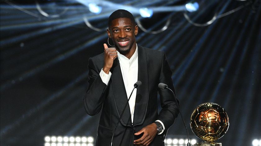 Ousmane Dembélé é o vencedor da Bola de Ouro 2024/25