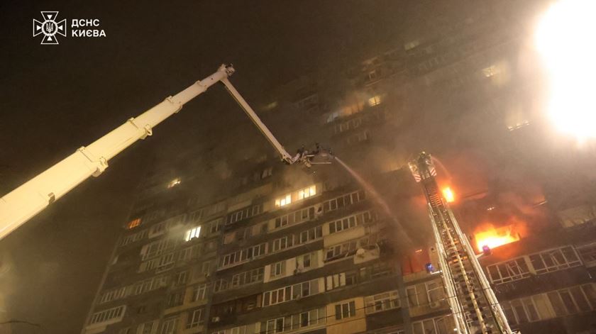 Ataque russo deita a luz abaixo em nove regiões da Ucrânia Foto: Volodymyr Zelensky/X