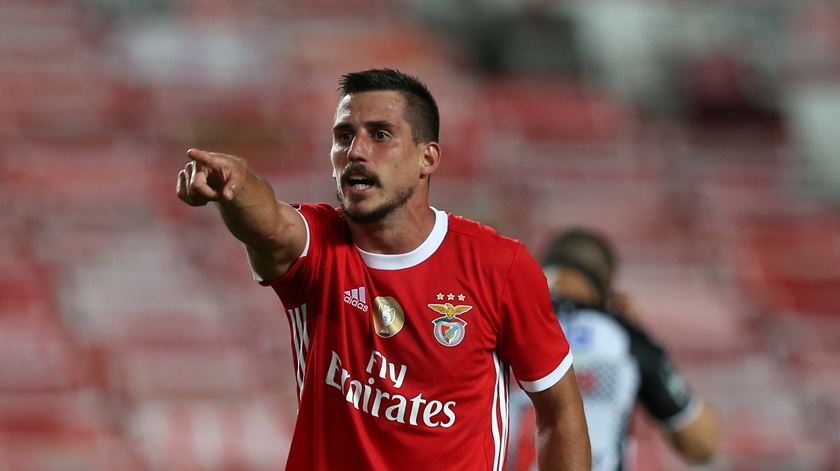 Benfica. Gabriel e Cervi infetados com Covid-19 Benfica. Gabriel e Cervi infetados com Covid-19