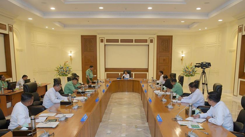 Junta militar de Myanmar substitui cinco ministros