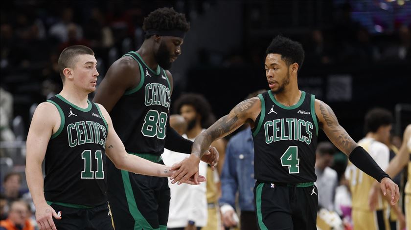 Queta marca oito pontos na vitória dos Celtics
