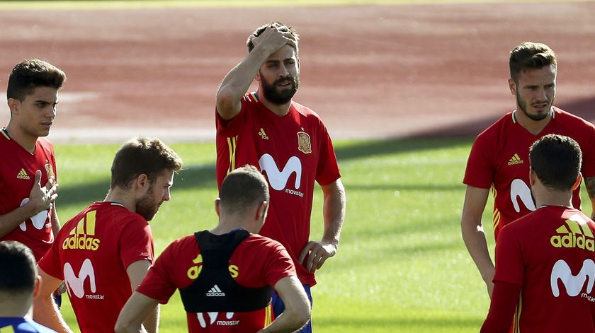 Piqué foi assobiado durante o treino da selecção espanhola. Foto: Ballesteros/EPA