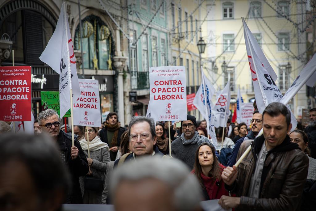 Da "manif" ordeira aos distúrbios. Crónica de um protesto que passou dos gritos ao fogo