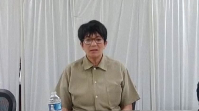 "Invoco o meu direito ao silêncio". Imagens reveladas mostram Ghislaine Maxwell a recusar-se a responder a perguntas sobre Epstein