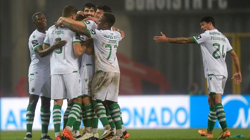 Projeção dá título ao Sporting, Benfica fora da Liga dos Campeões e Famalicão despromovido