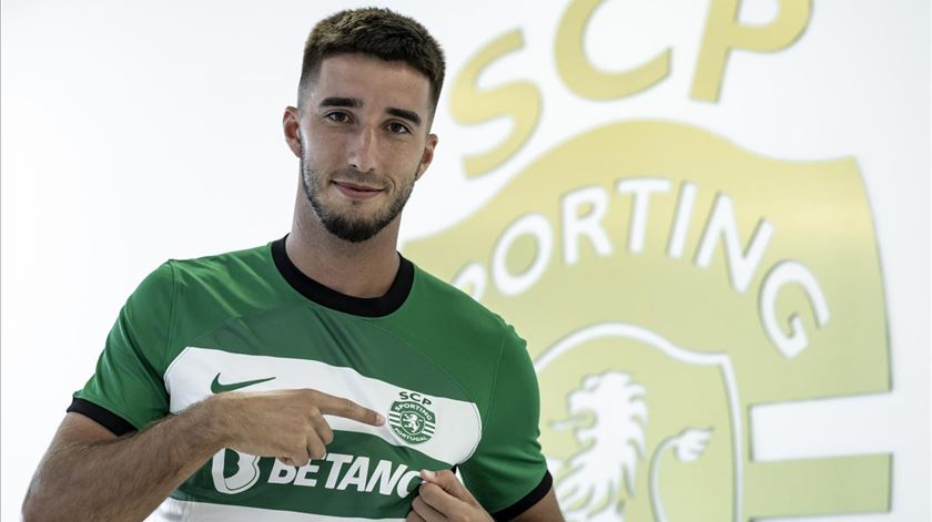 Gonçalo Inácio renova com Sporting até 2027