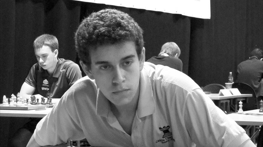 ​Grande mestre de xadrez Daniel Naroditsky morre inesperadamente aos 29 anos