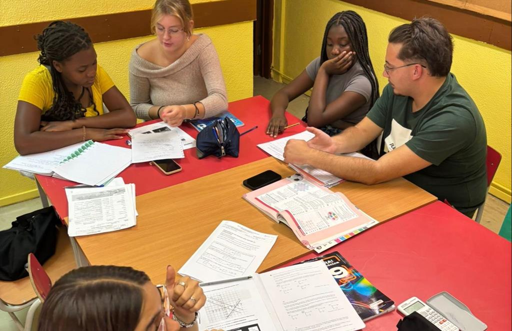 Projeto Gratitude. Aqui o "voluntariado cura" e dá vida ao bairro social do Vale da Amoreira - versão longa