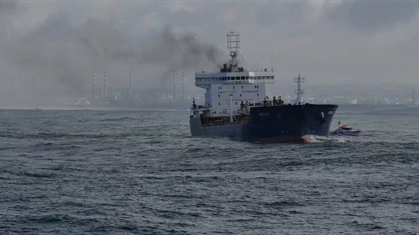 Câmara adianta que incêndio no navio Greta K não afetou praias de Matosinhos
