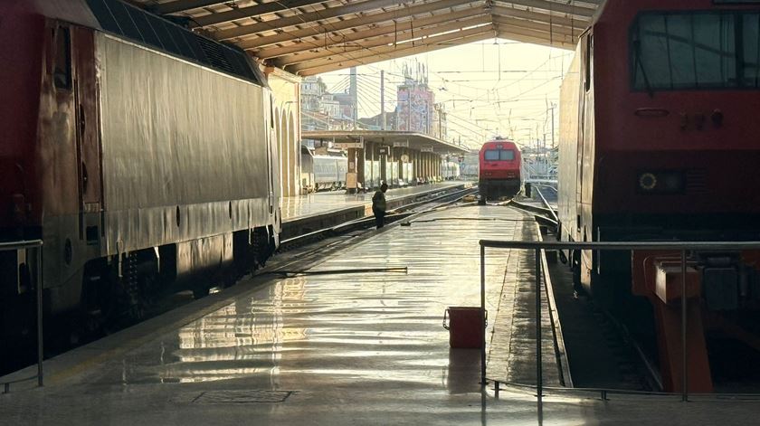 Greve geral deixa estação de Santa Apolónia a parecer um deserto