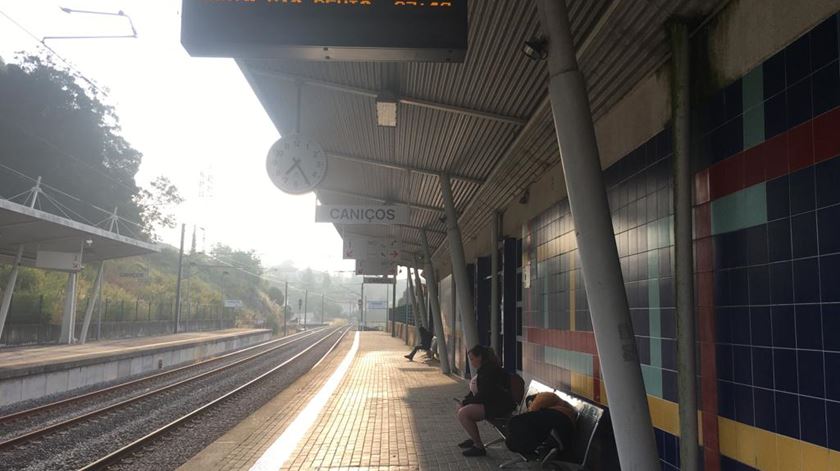 Na Estação de Caniços, Famalicão, não há sinal de comboios esta manhã Foto: Cristina Leite