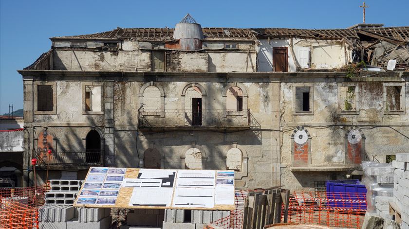Edifício de futura residência universitária em Guimarães com derrocada parcial
