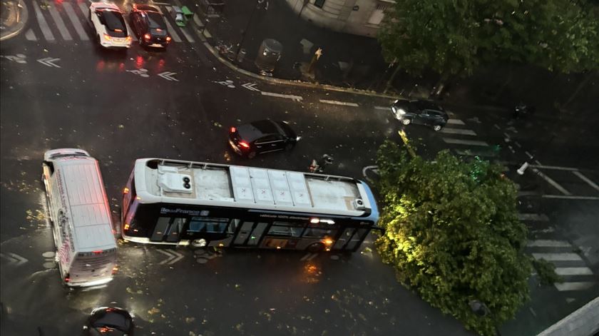 Tempestade em França faz dois mortos e 17 feridos